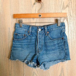 Levis 501 cutoff shorts